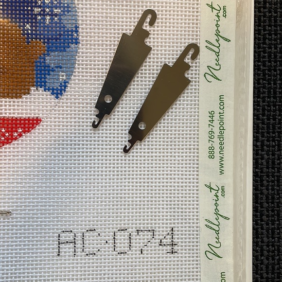 Abigail Cecile Needlepoint Canvas 3 1/2” Round with Floss & Needle Threader - Picture 4 of 4
